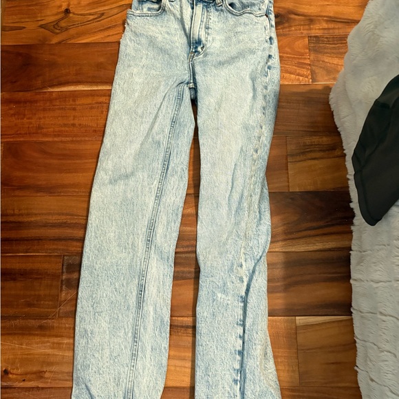 Abercrombie & Fitch Women's Light Wash Straight Leg Jeans - Picture 1 of 6